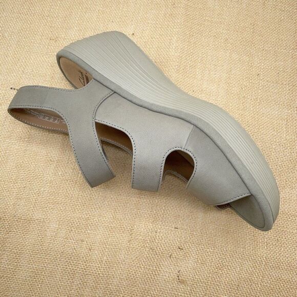 Clarks Reedly Juno Sandal Nubuck Triple Strap Wedge Sage Soft Cushion Size 8.5 W - Picture 8 of 12